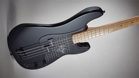 roger waters bass guitar