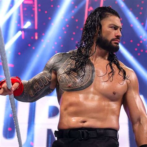 roman reigns height and body measurements
