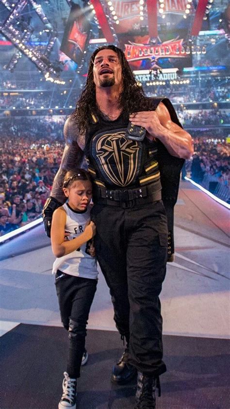 roman reigns height and family