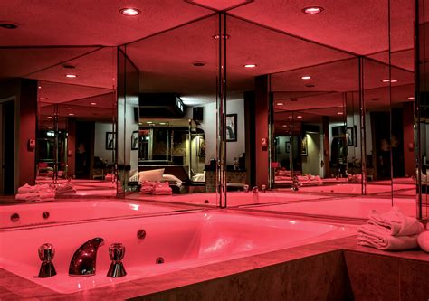 romantic jacuzzi suites in chicago