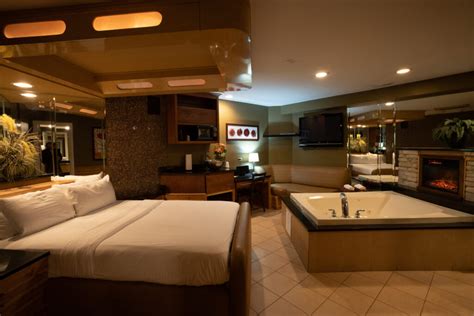 romantic luxury hotel suite chicago