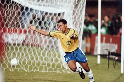 ronaldinho first international goal