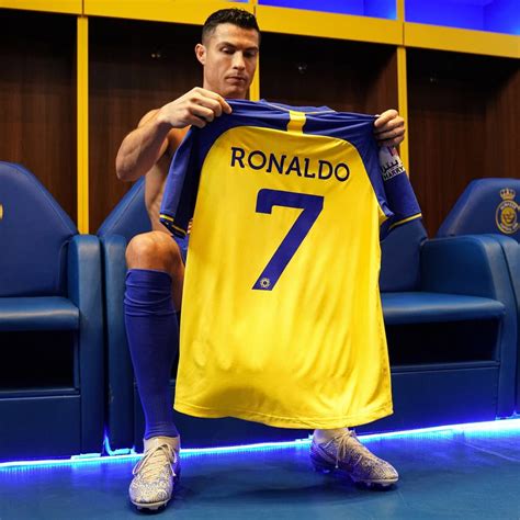 ronaldo signs with al nassr