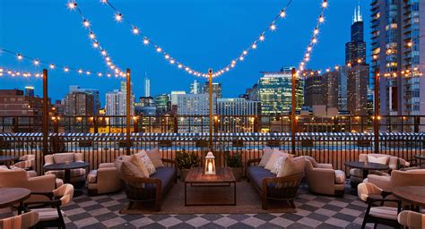 Rooftop Bars Chicago Lakeview