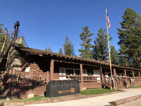 roosevelt lodge in yellowstone national park