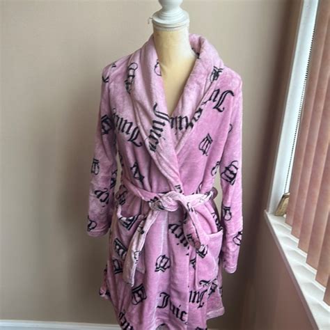Rose Black Bathrobe