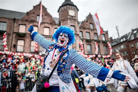 Rosenmontag 2021 / Kölner Karneval während Corona Erster
