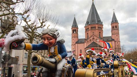 Bilder zum Rosenmontagszug 2018 in Seligenstadt Seligenstadt