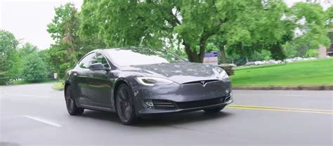 Der Tesla Model 3 war im März das meistgekaufte Auto Exxpress