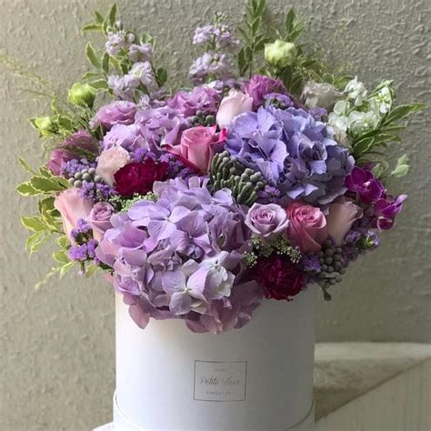 Round Box With Flowers