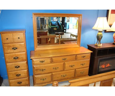 Roxton Maple Bedroom Set