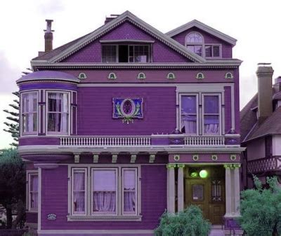 Rumah Warna Ungu Violet