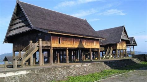 rumah adat sulawesi barat