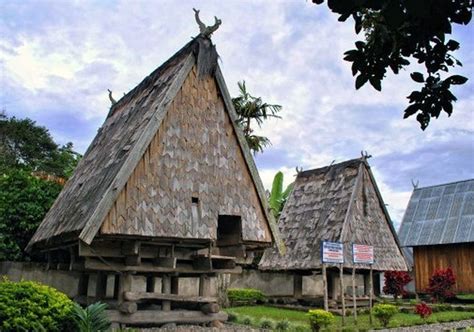rumah adat tambi dari sulawesi utara