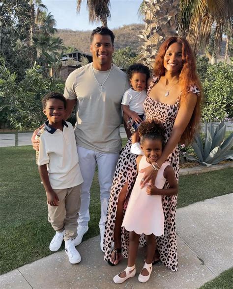 russell wilson wife and kids