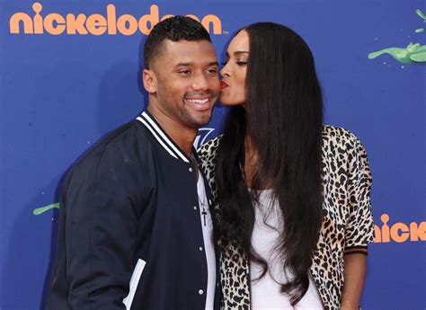 russell wilson wife pregnant