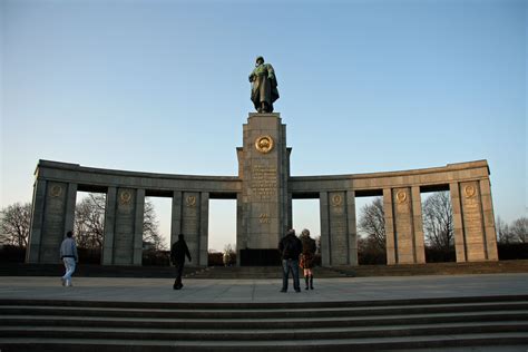 russian war memorial berlin germany