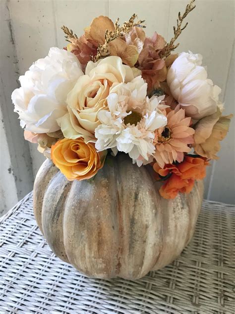 26 Rustic Fall Decor Ideas to DIY With the Family