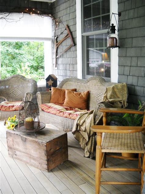 22 Rustic Farmhouse Front Porch Decorating Ideas