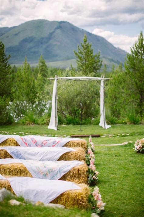 11+ Rustic Wedding Hay Bale Seating