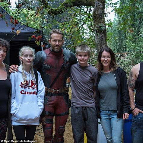 Ryan Reynolds meets with MakeAWish kids on Deadpool set Daily Mail