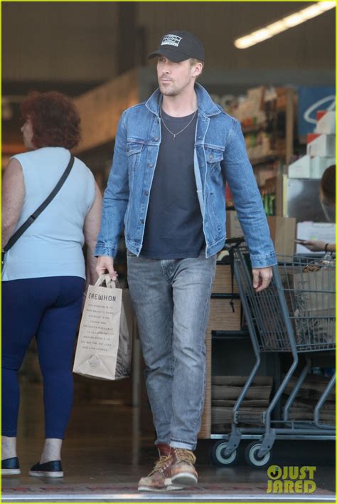 ryan gosling at the grocery