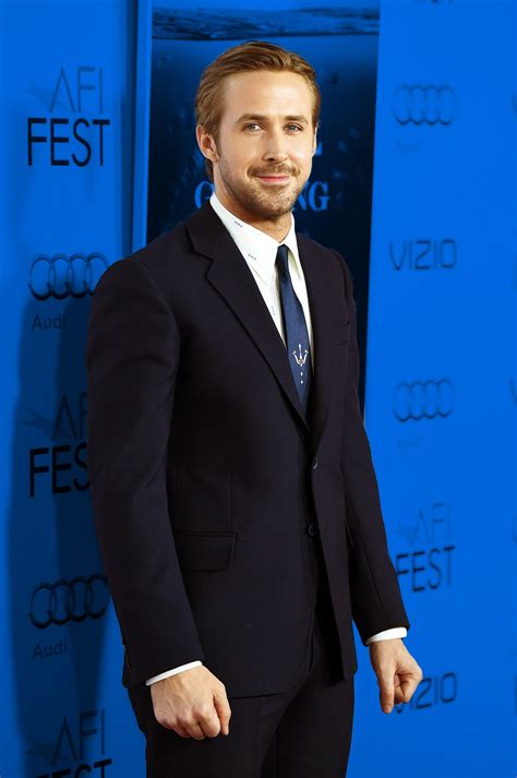 ryan gosling blue suit