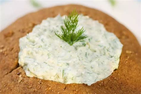 Rye Bread With Dill Dip