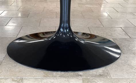 Saarinen Table Oval Black