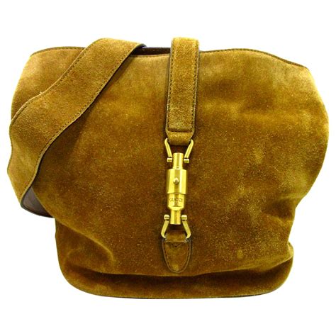 Mango Sac seau en daim Moutarde ASOS Mango tote bags, Suede tote bag, Black leather handbags