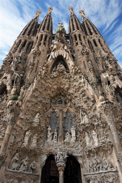 sagrada familia history facts