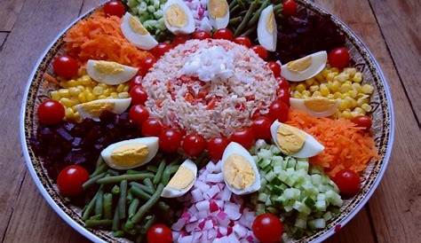 Salade jardinière marocaine aux légumes sous forme de gâteau