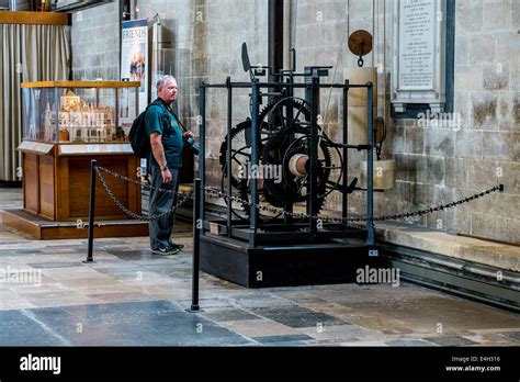 salisbury cathedral clock oldest working