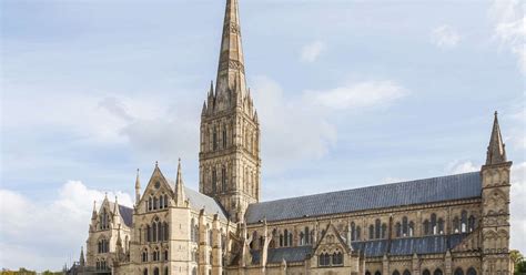 salisbury cathedral opening hours