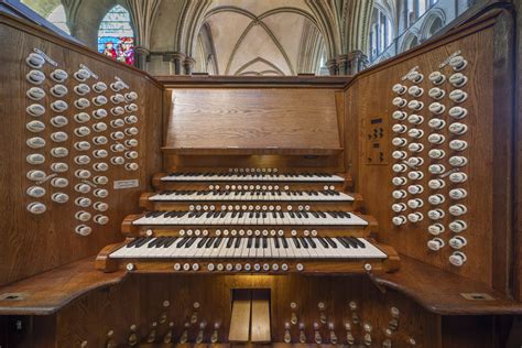 salisbury cathedral organ console location