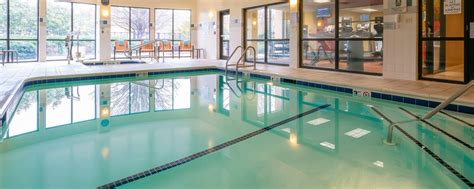 salisbury hotels with swimming pool