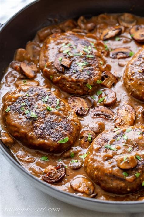 salisbury steak with mushroom gravy calories