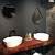salle de bain avec plan de travail en bois