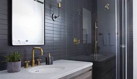 Une salle de bains noire et blanche au style contemporain