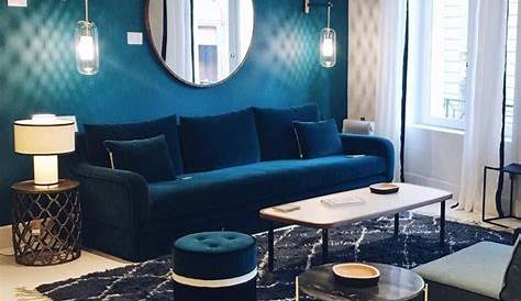 10 designs de salons inspirants en bleu marine et doré
