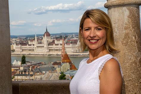 samantha brown height and weight