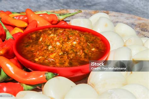 sambal atau sambel