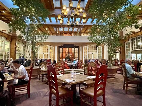 Discover the Culinary Delights of Santa Fe: Top Restaurants to Treat Your Tastebuds