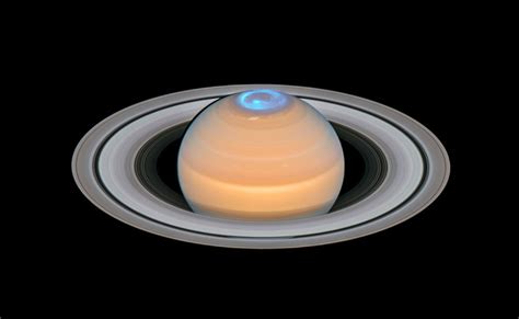 saturn auroras