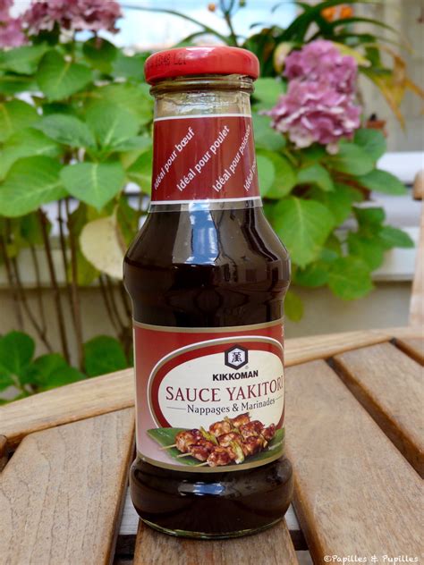 Bol de sauce yakitori avec une cuillère