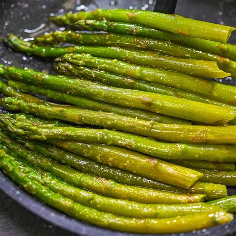 sauteing asparagus spears