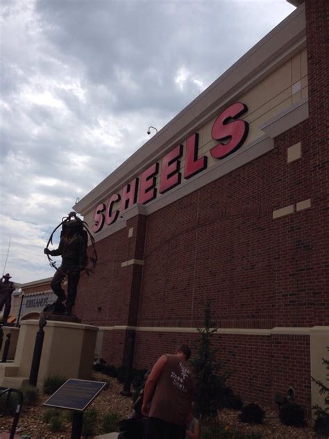 scheels sporting goods overland park kansas