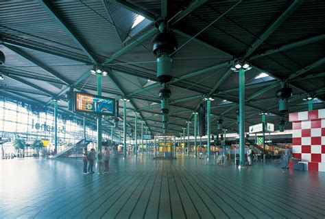 schiphol airport plaza