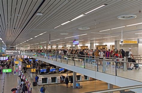 schiphol airport waiting times
