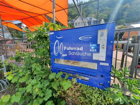 Fahrradgeschäft mit Fahrradschlauch Automaten Fahr Rad Laden Box 34